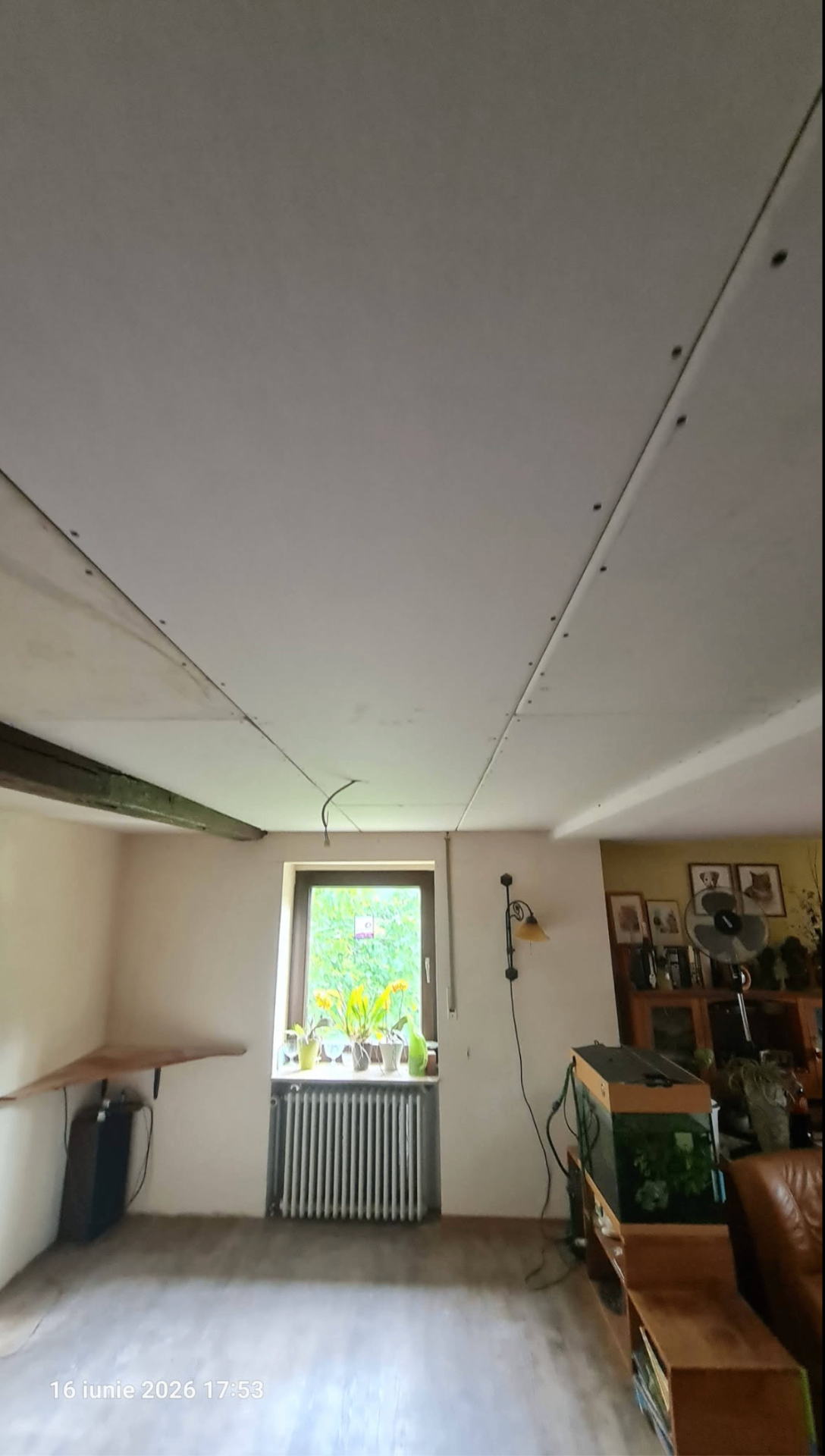 Abgehängte Decke mit Gipskartonplatten – Wohnraum